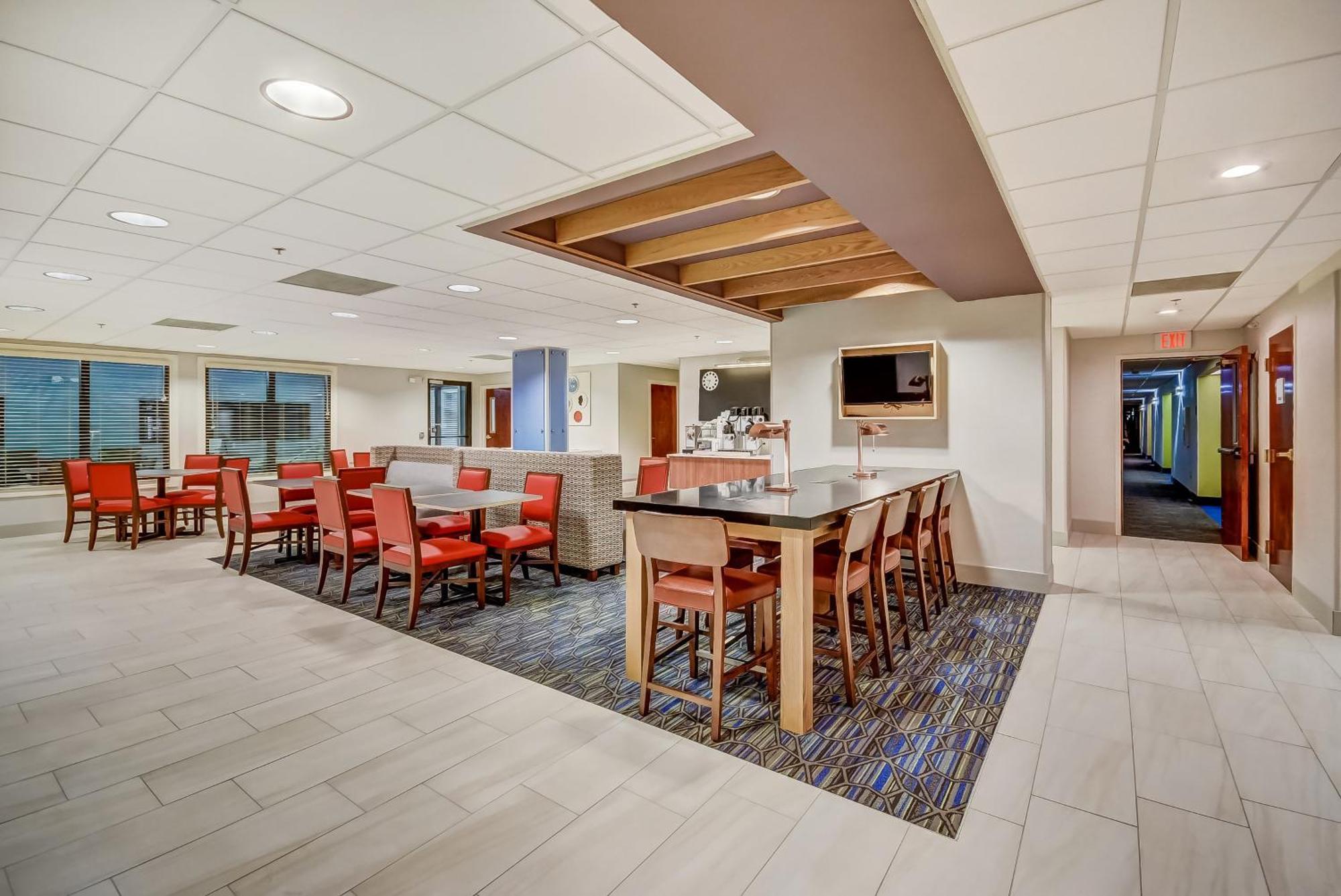 Hotel Express & Airport I85 By Ihg 3*
