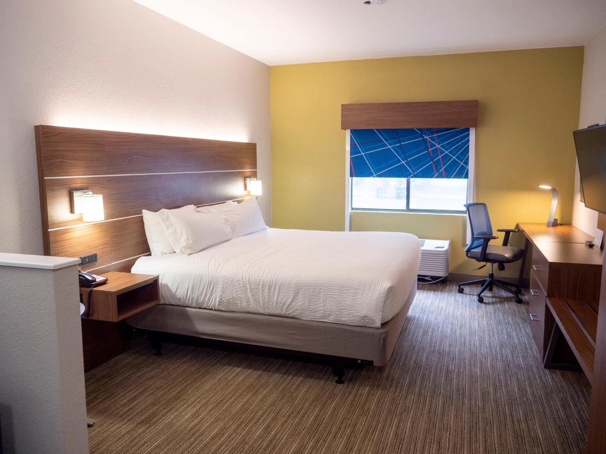Hotel Express & Airport I85 By Ihg 3*