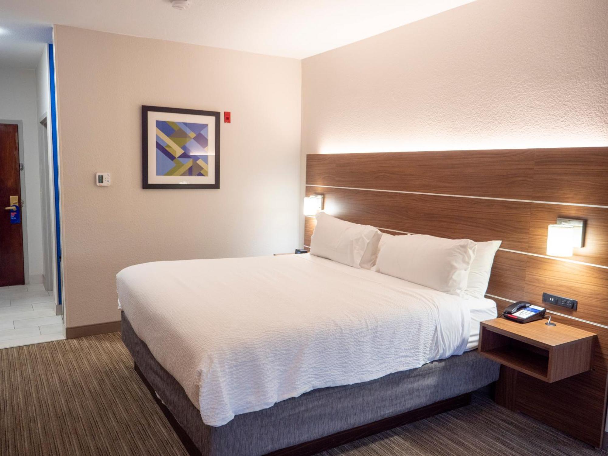 Hotel Express & Airport I85 By Ihg 3*