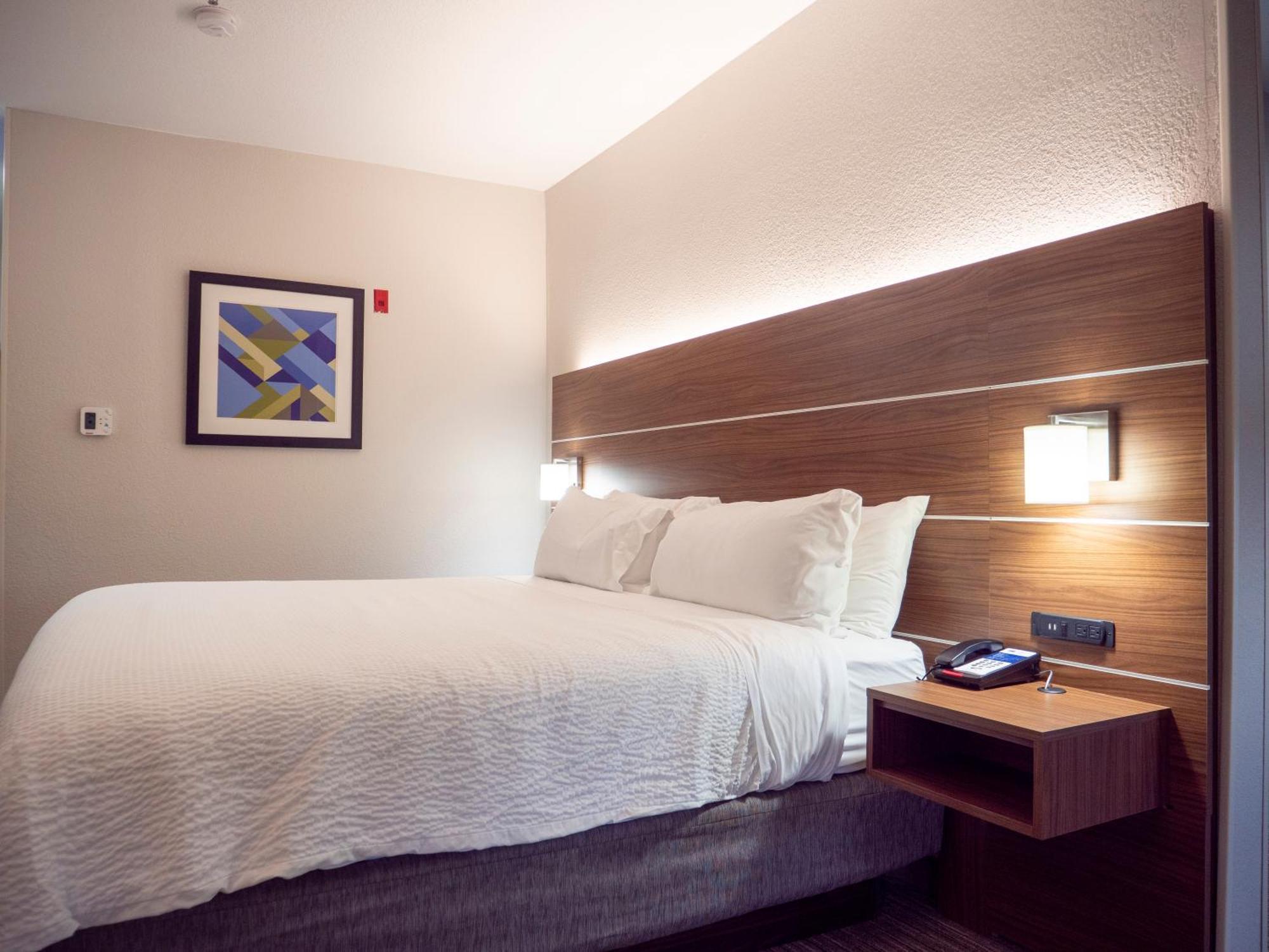 Express & Airport I85 By Ihg Hotel