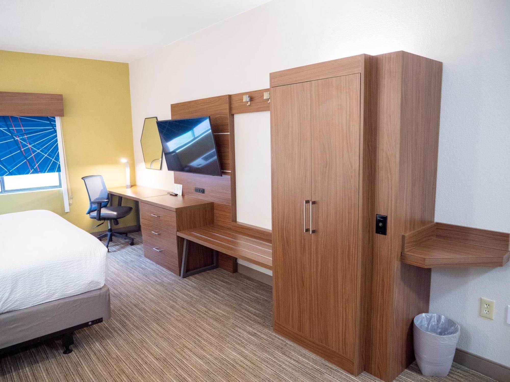 Hotel Express & Airport I85 By Ihg