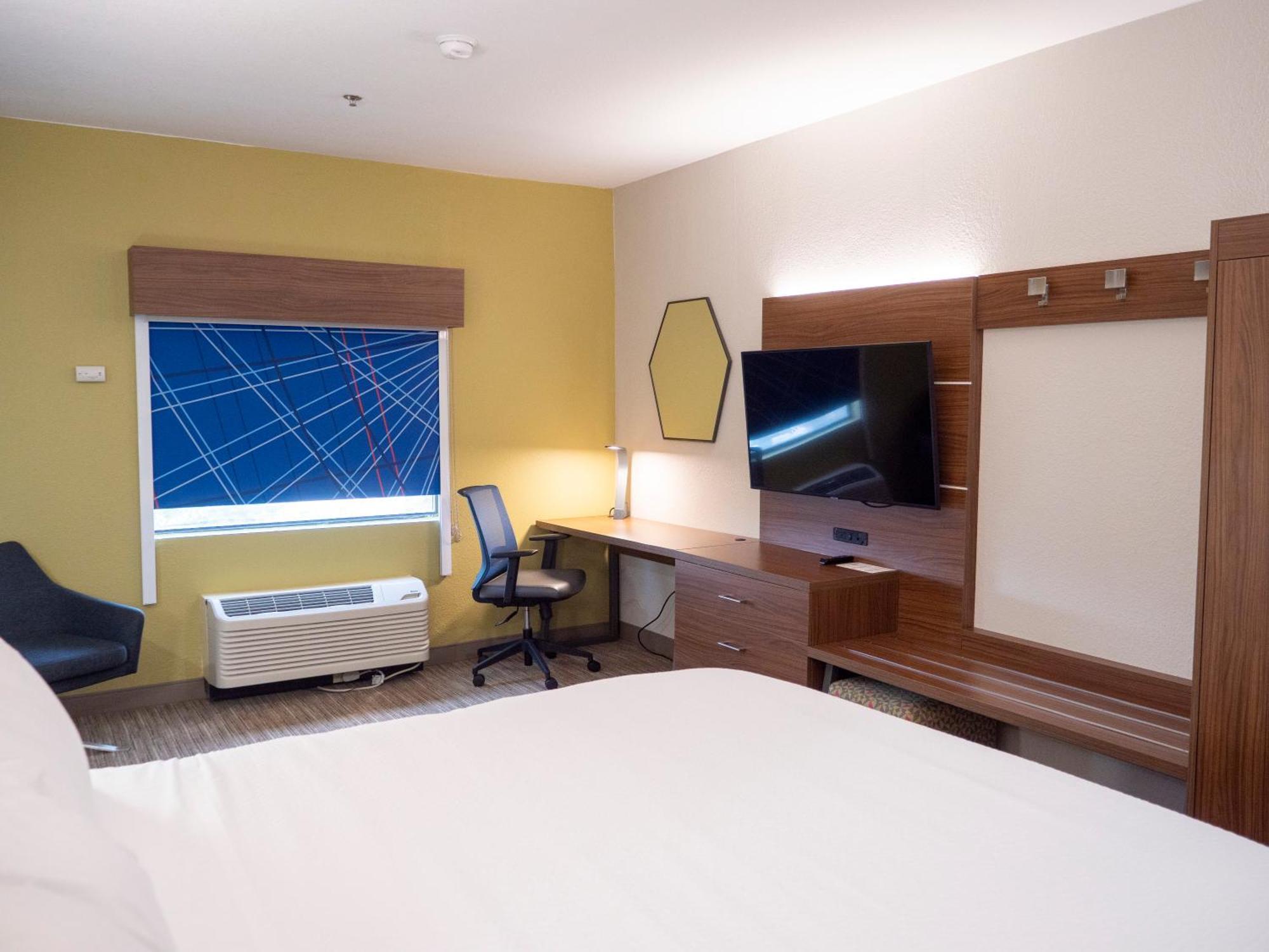 Hotel Express & Airport I85 By Ihg