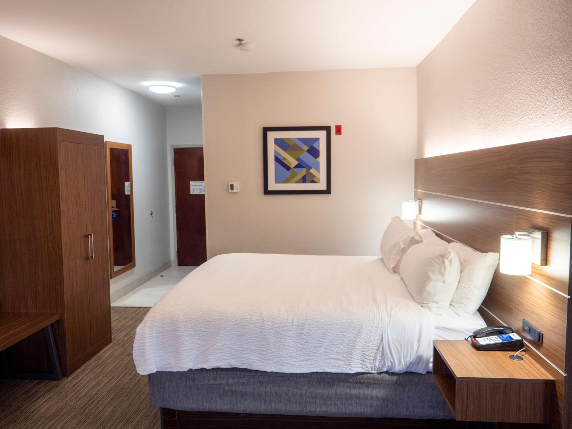 Hotel Express & Airport I85 By Ihg Greenville