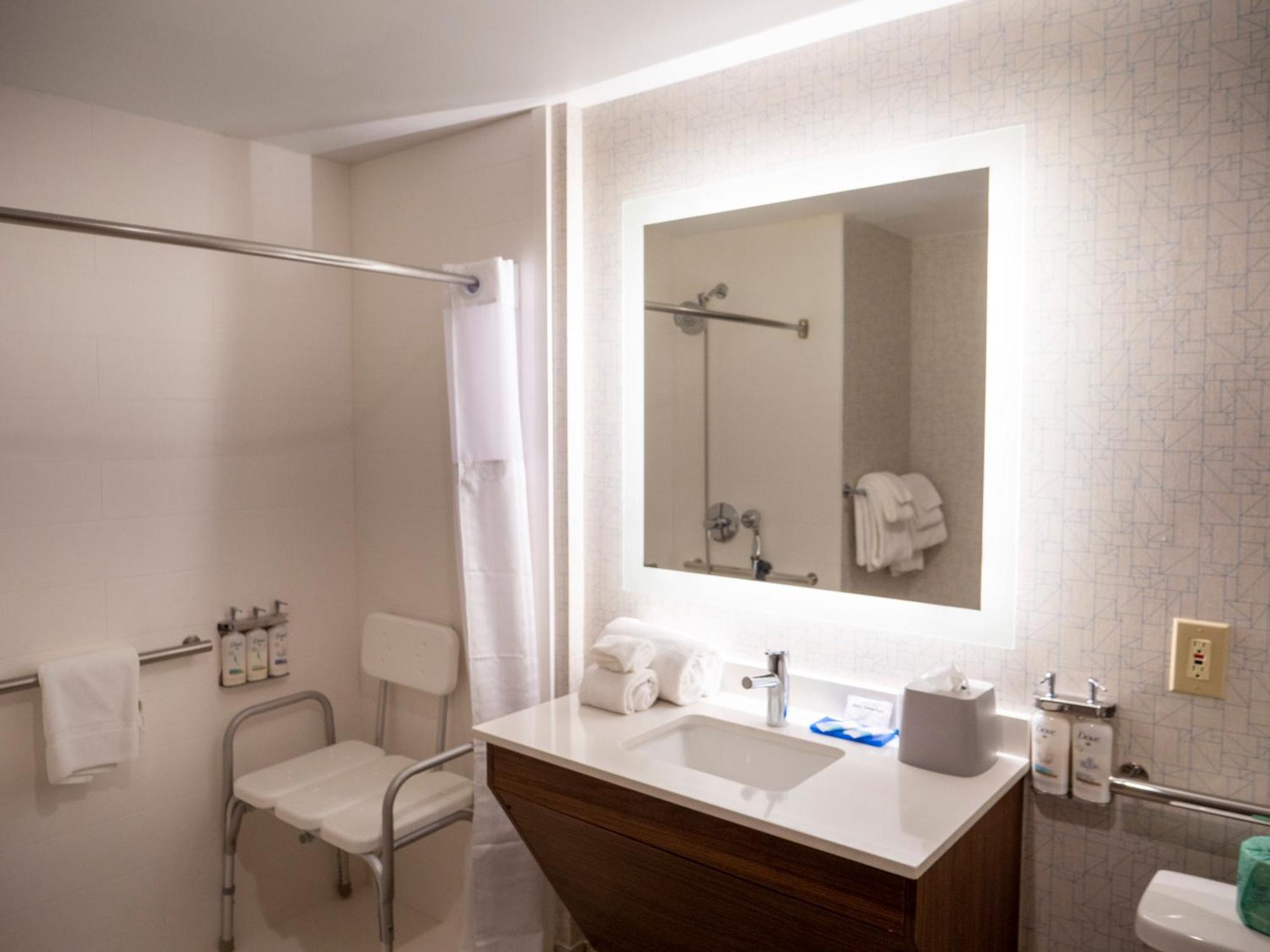 Express & Airport I85 By Ihg Hotel 3*