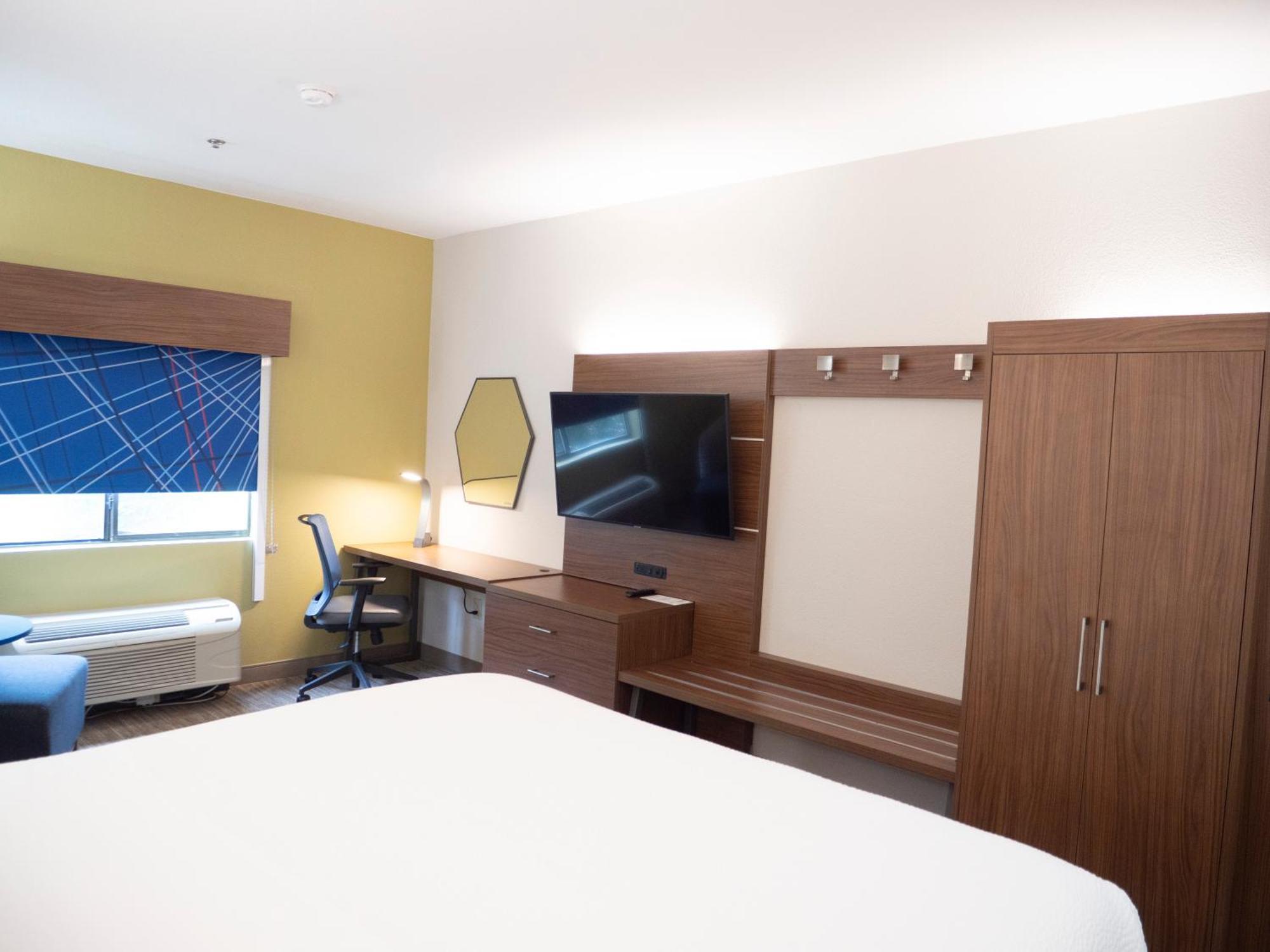 Hotel Express & Airport I85 By Ihg